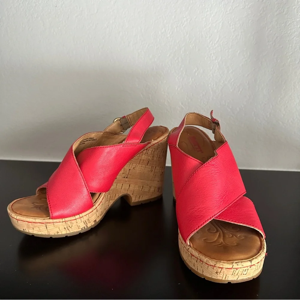 Born Jenni Red Leather Platform Comfort Sandals Size 8